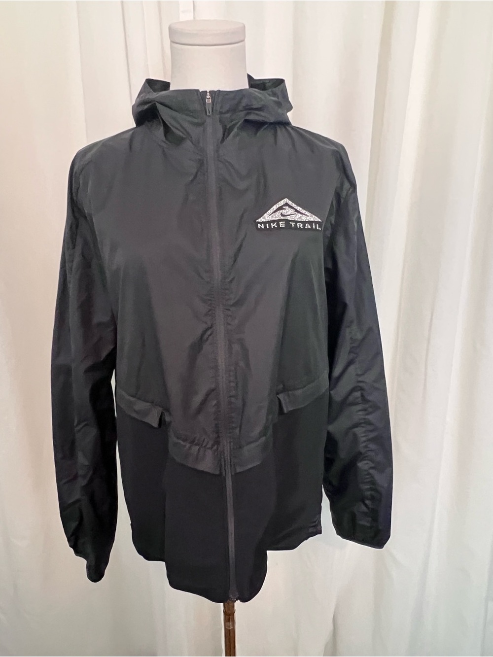Nike Trail Women’s Black Lightweight Hooded Jacket